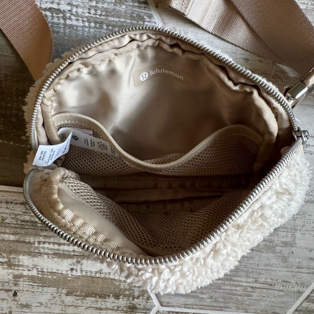 Lululemon Sherpa Everywhere Belt Bag Fleece Crossbody in Trench Beige - Picture 3 of 3